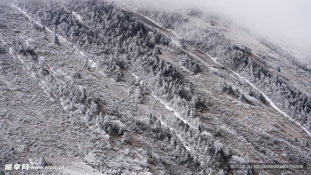 雪山壮丽景观
