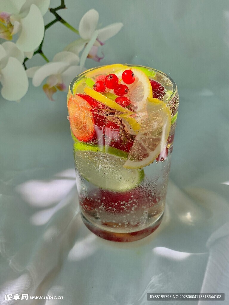 缤纷水果气泡饮