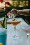 调制美味鸡尾酒瞬间