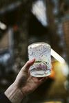 手持精美图案玻璃杯