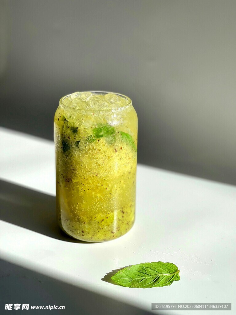 青柠薄荷饮品 清新诱人