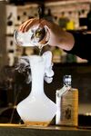 创意冰雕调酒瞬间