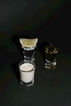 龙舌兰酒配盐和柠檬