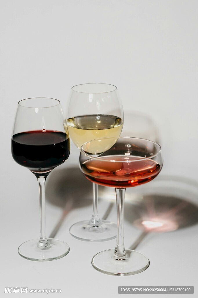 多彩葡萄酒杯展示