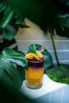 热带风情水果鸡尾酒