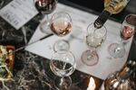 多样酒杯展示精致酒具