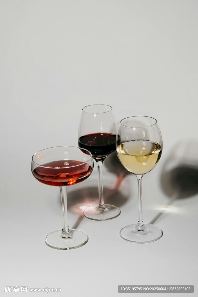 多彩葡萄酒杯展示