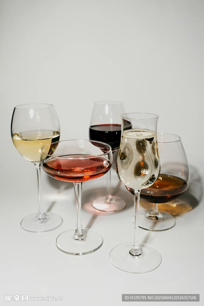多彩葡萄酒杯展示