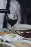 优雅红酒配多样美食