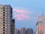 城市高楼与绚丽晚霞