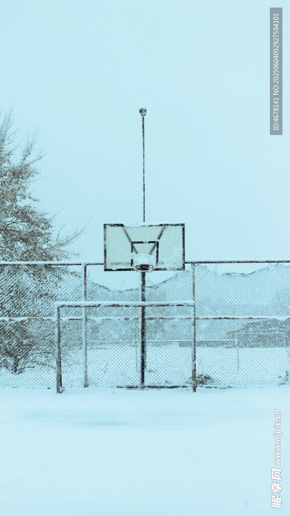 雪后篮球场