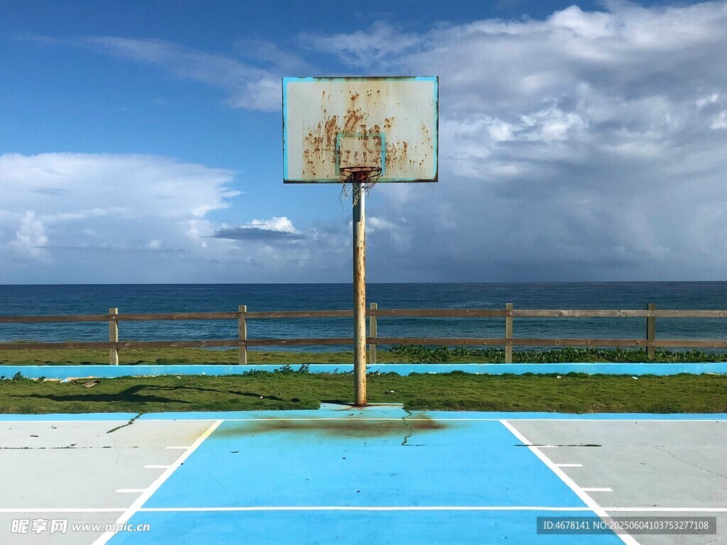 海边篮球架 独特运动风景