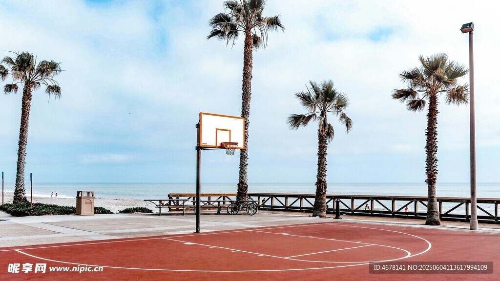 海边篮球场景观