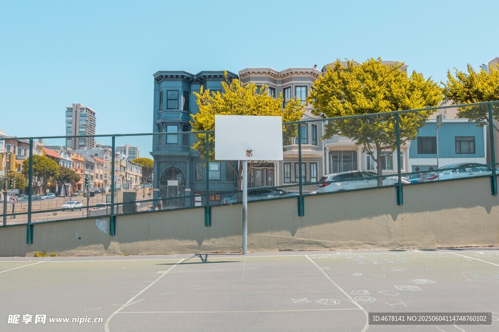 户外篮球场景