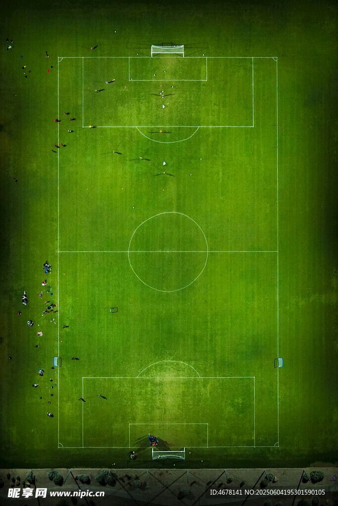 绿茵足球场全景