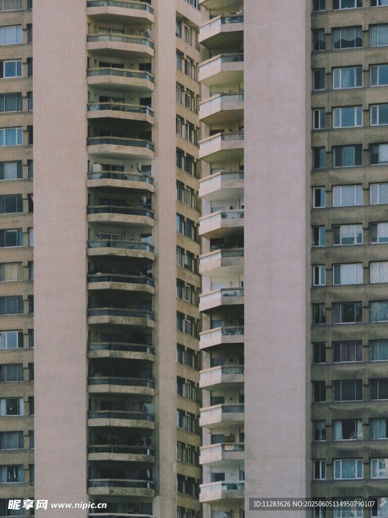 高层住宅楼外观特写