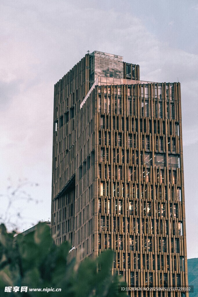 现代风格高楼建筑外观