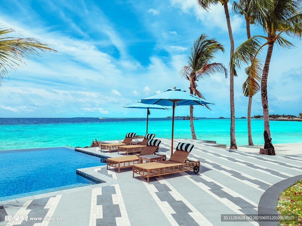 热带海滨泳池休闲美景
