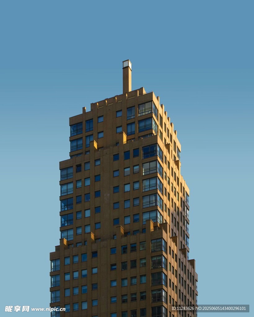 高耸入云的现代摩天大楼