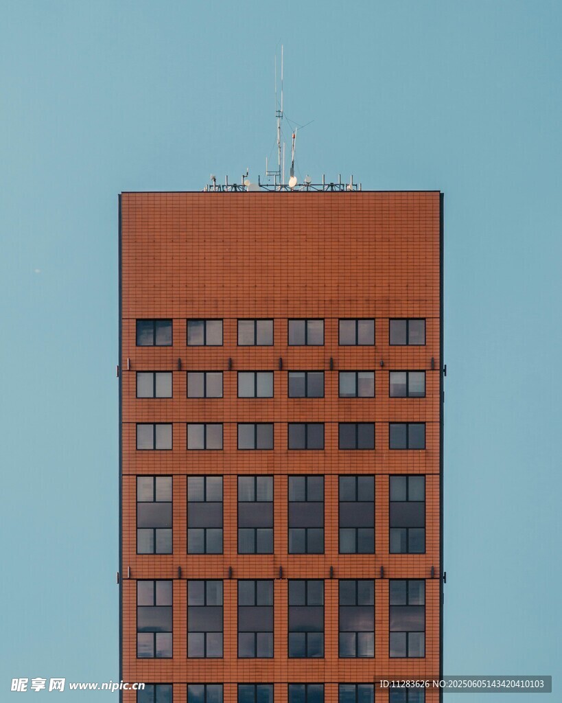 红砖高楼建筑外观特写