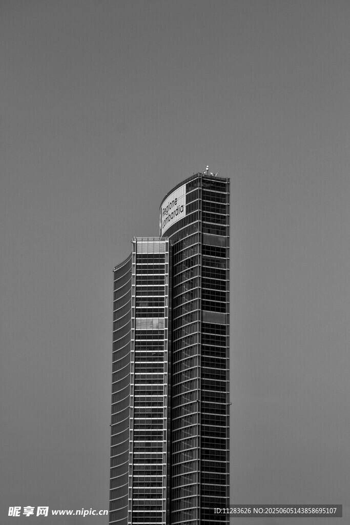 现代高楼建筑外观特写