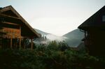 山间木屋晨景