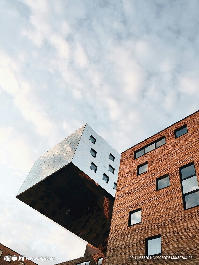 独特悬空建筑外观