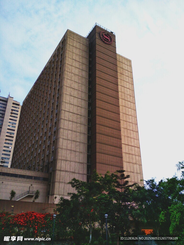 城市中的高大建筑景观
