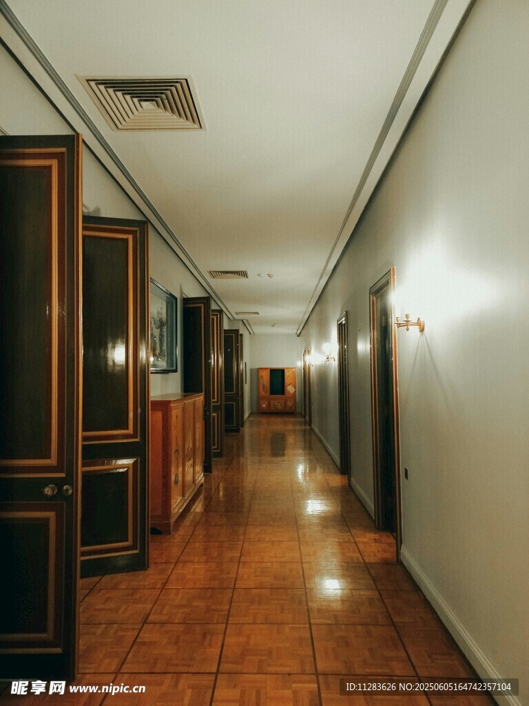 复古风格的酒店走廊