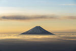 云海之上的壮丽富士山