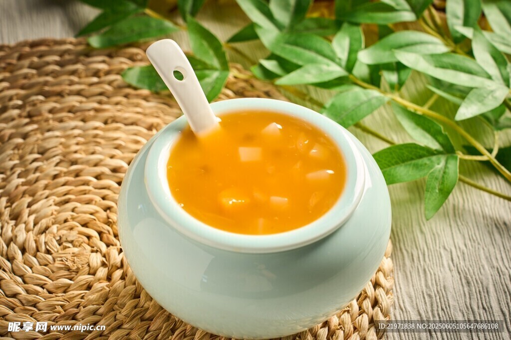 美味南瓜粥 清新绿植相伴