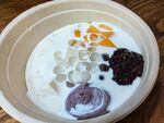 美味营养的多料牛奶甜品