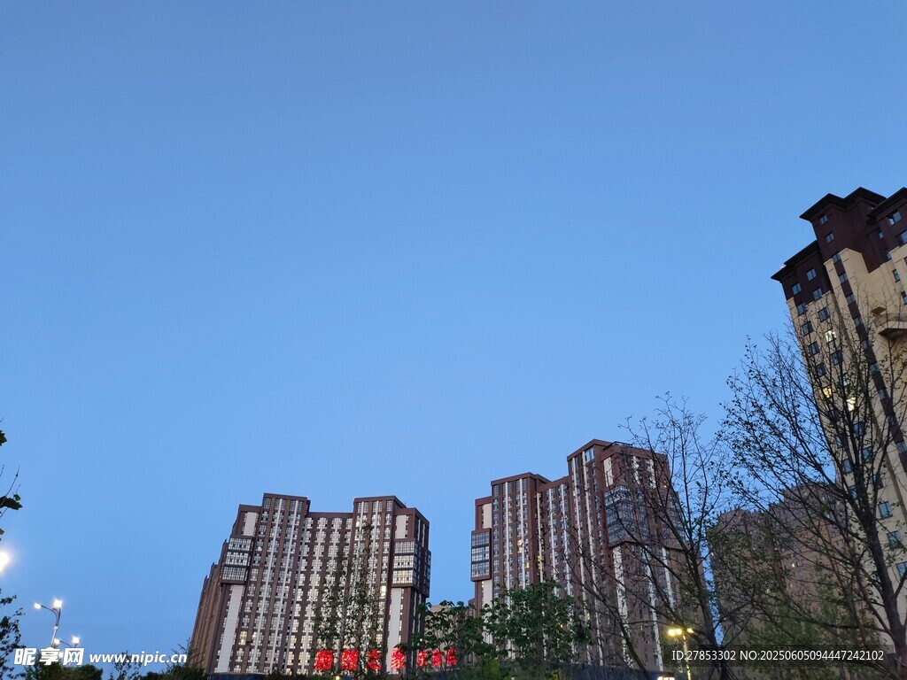 城市高楼夜景