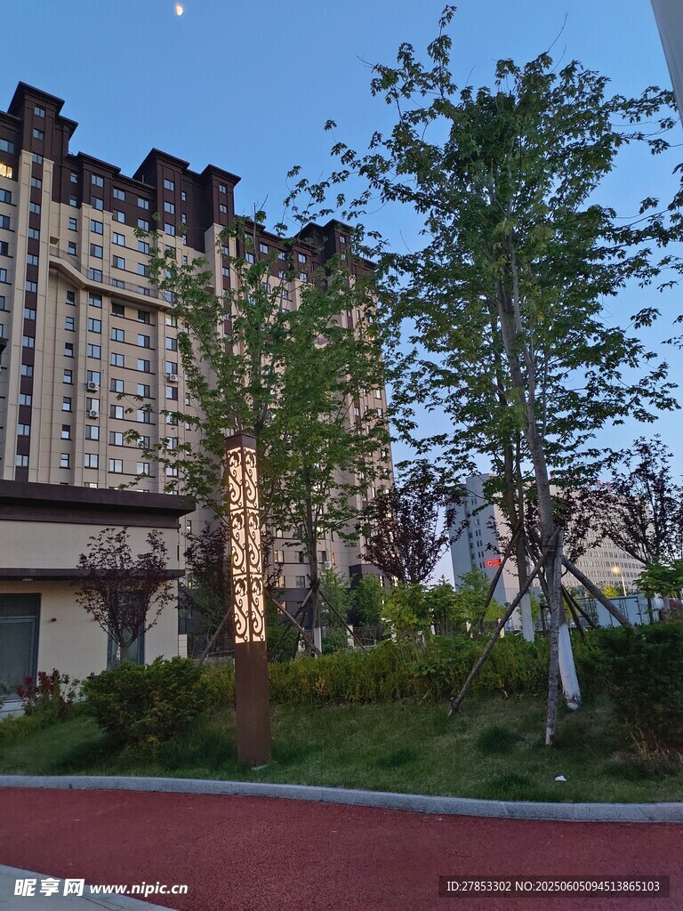 小区傍晚景观