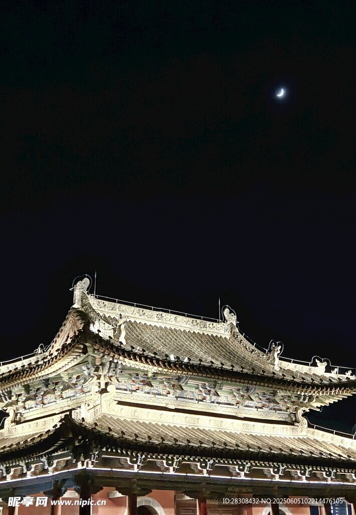 山西 月光下的中式屋顶