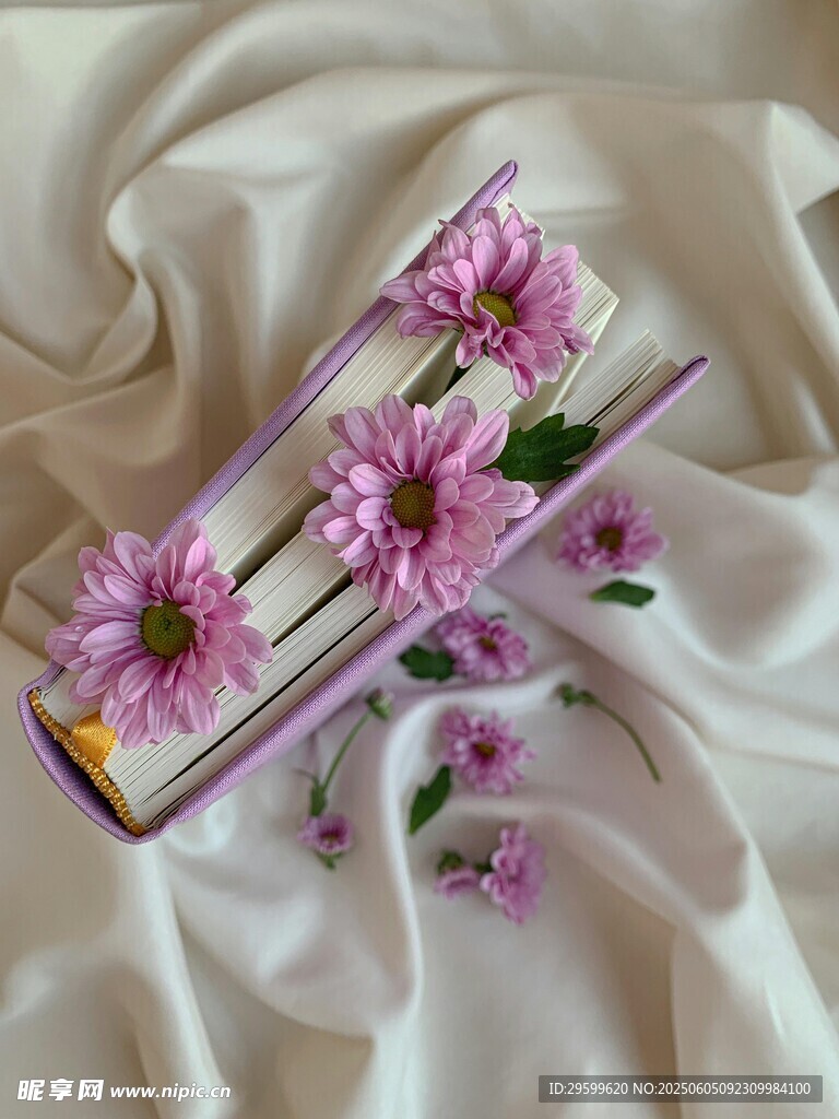 紫色花卉图案精美包装盒