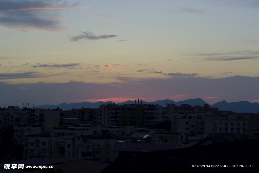 城市黄昏天际线美景