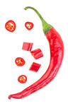 鲜红辣椒切片散落画面