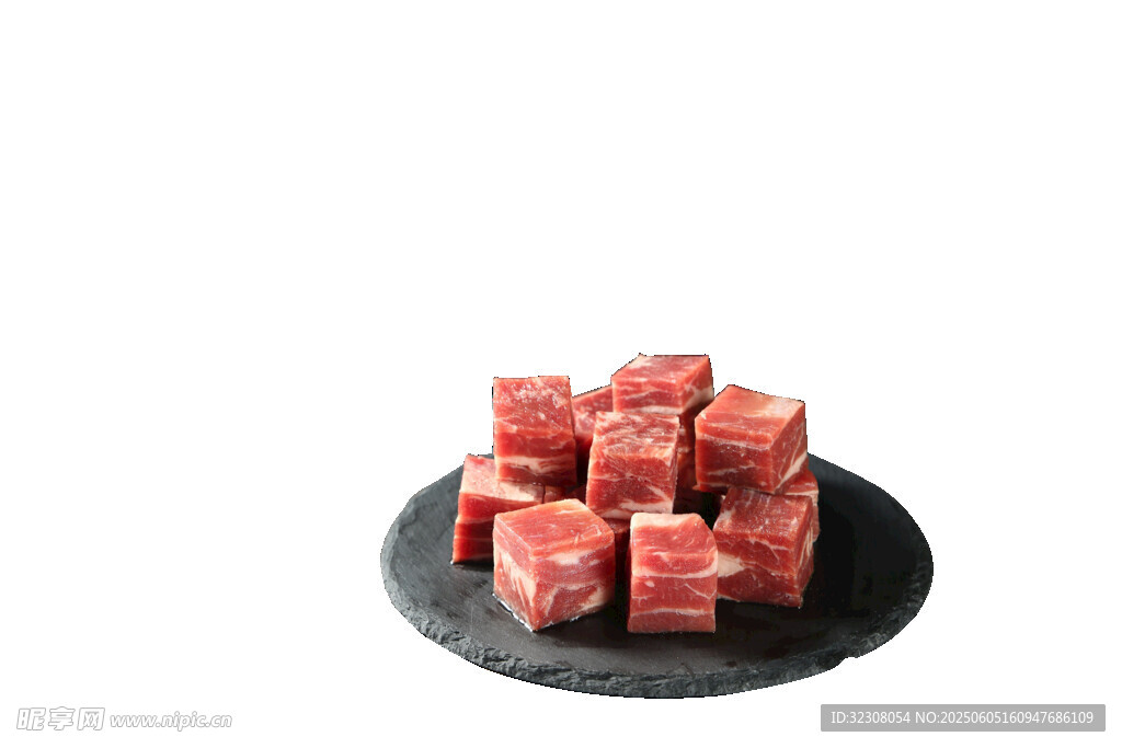 黑盘上的新鲜牛肉块