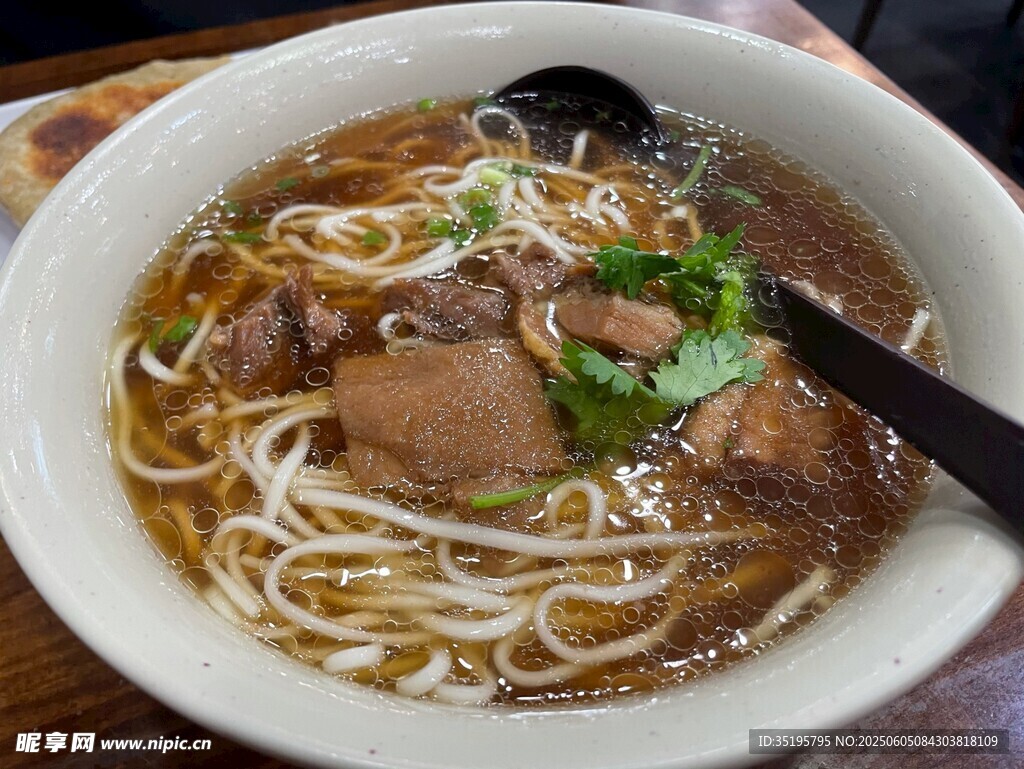 美味牛肉汤面诱人呈现