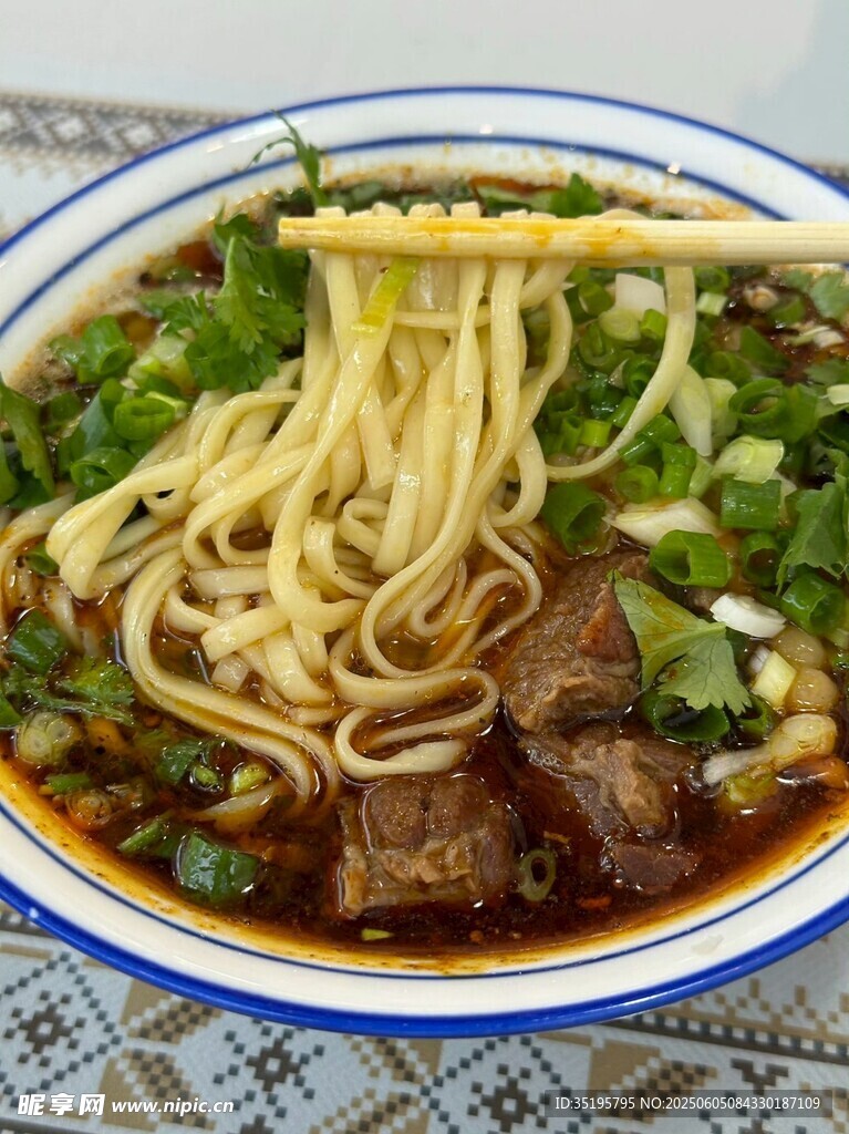 美味牛肉拉面诱人呈现