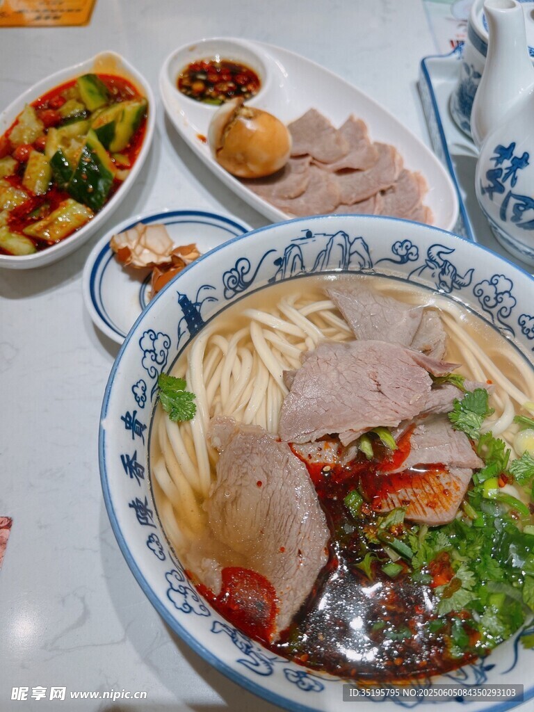 丰盛中式美食组合