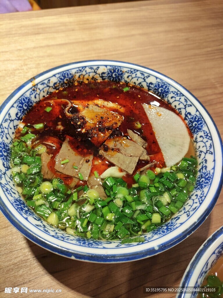 美味红油冒菜色泽诱人