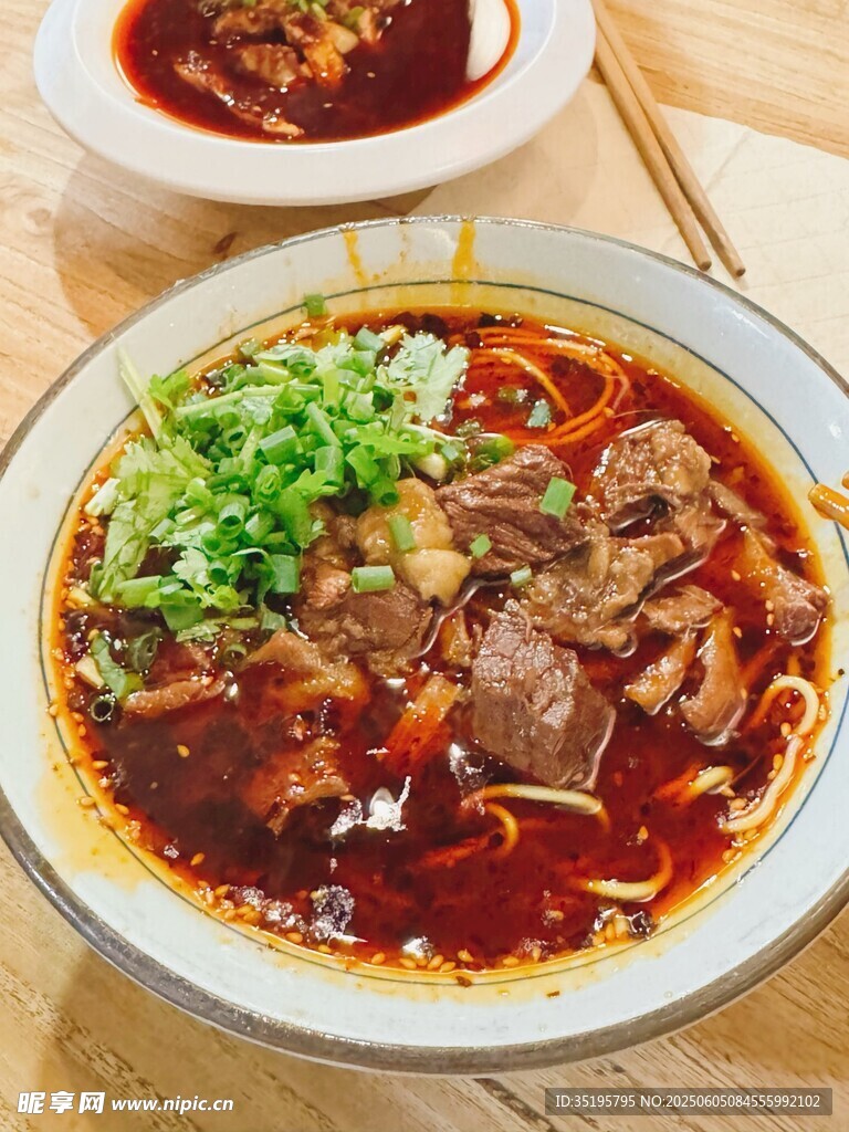 美味牛肉红油面