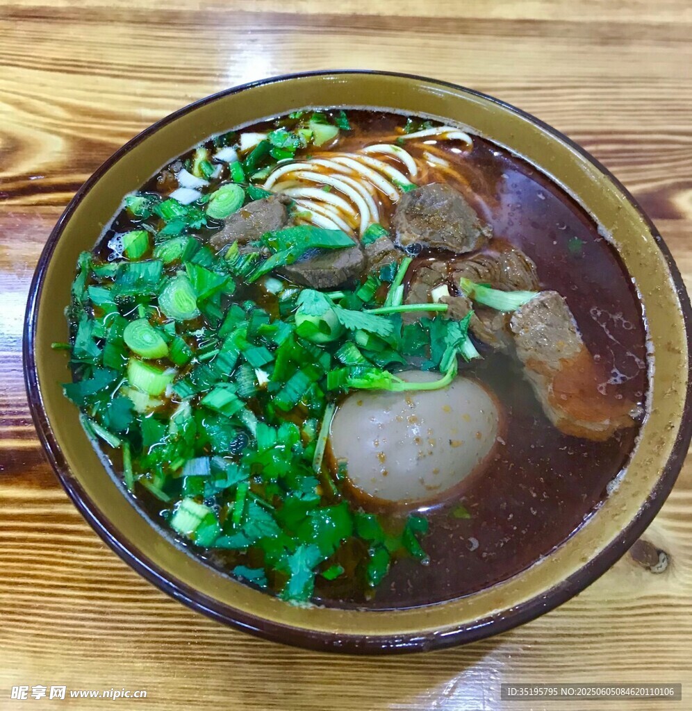 美味牛肉葱花面一碗