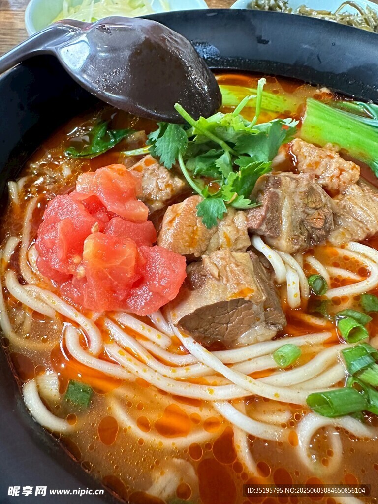 番茄牛肉米线诱人美食