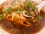 美味牛肉汤面诱人瞬间