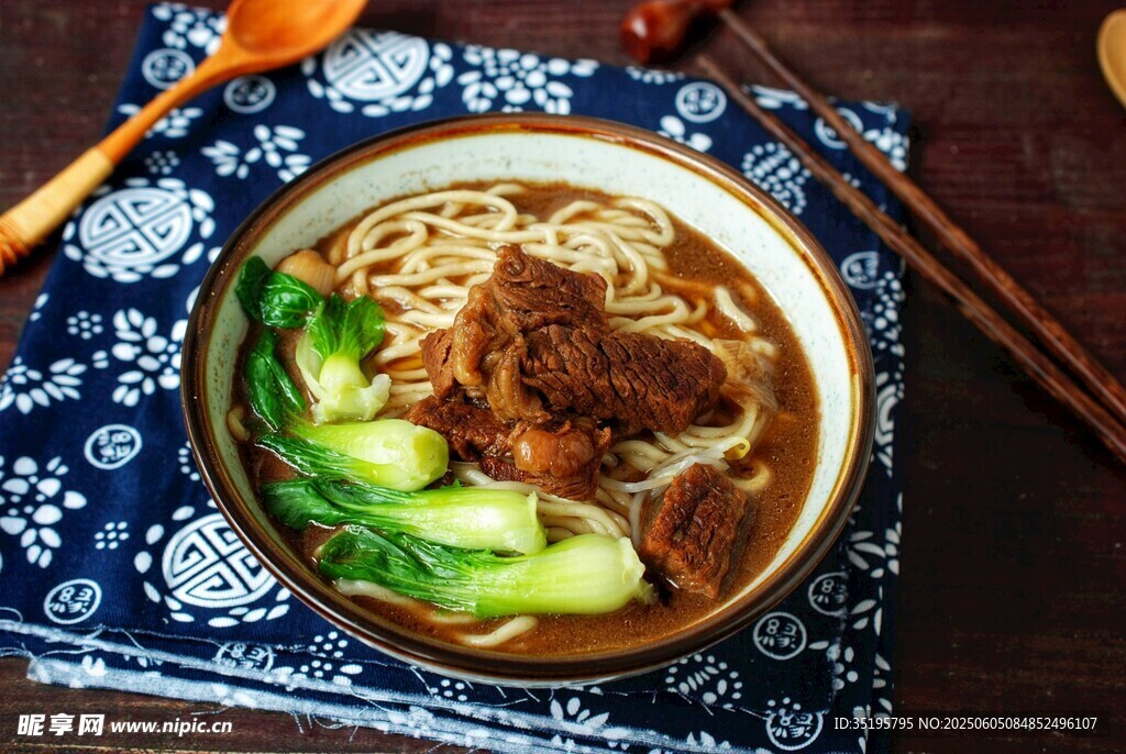 美味牛肉拉面诱人呈现