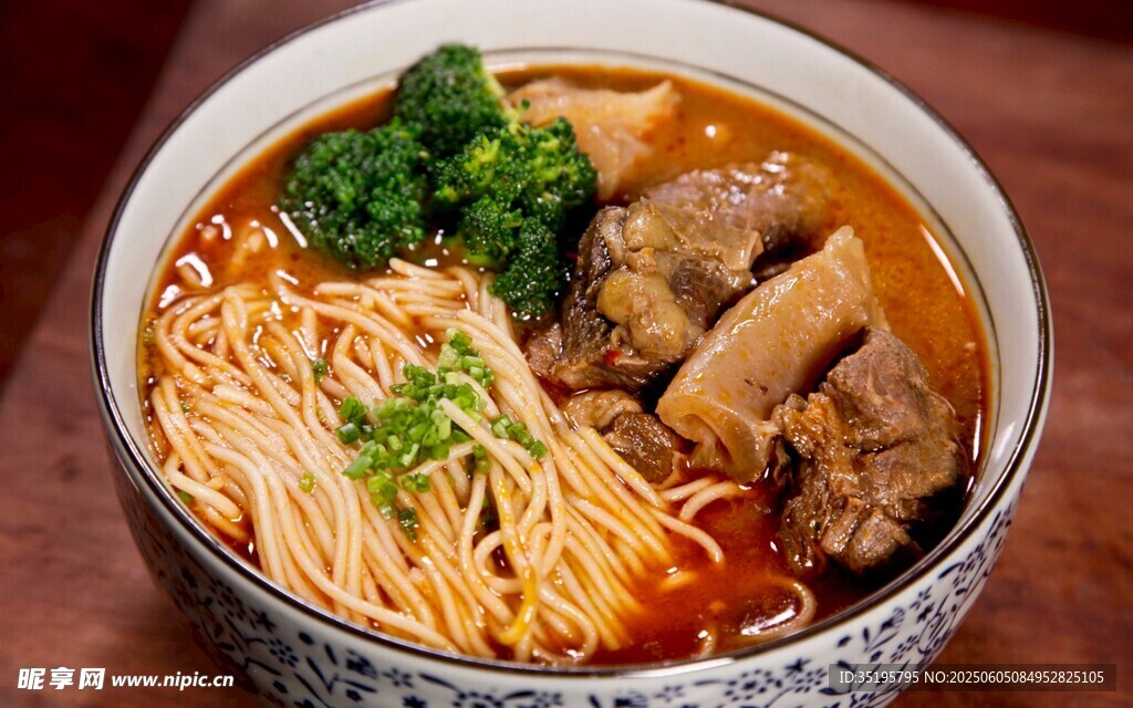 香浓排骨面 营养又美味
