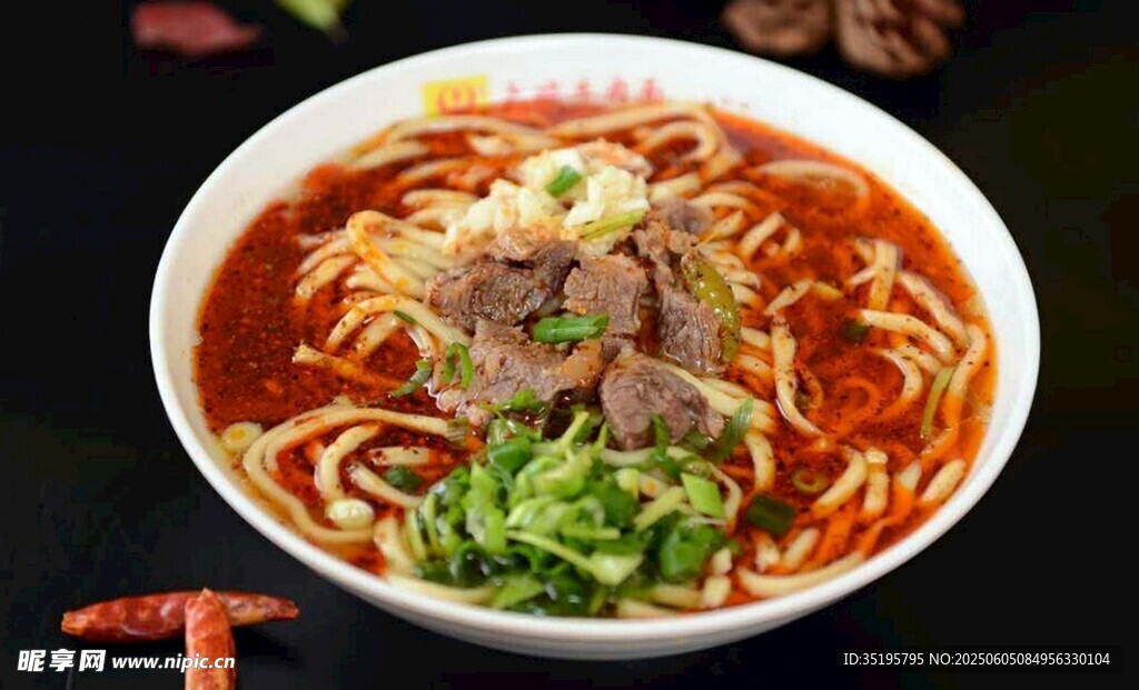 美味牛肉拉面诱人呈现